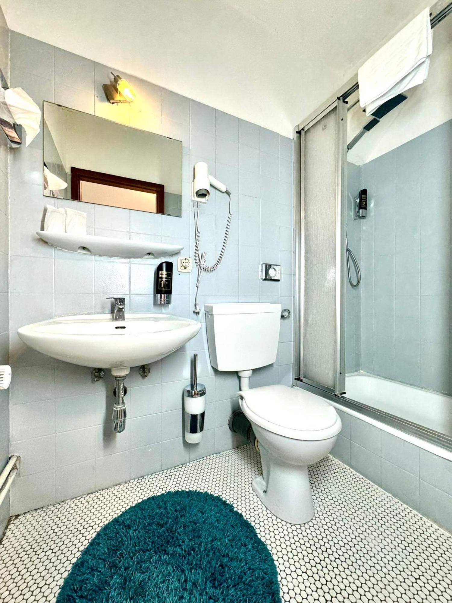Hotel Zum Ruecking ノルトハイム エクステリア 写真